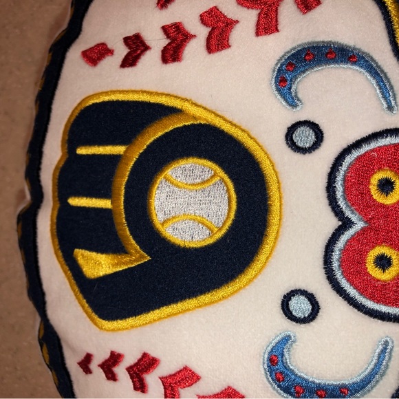 NWOT- Milwaukee Brewers Day of the Dead pillow - Picture 5 of 8